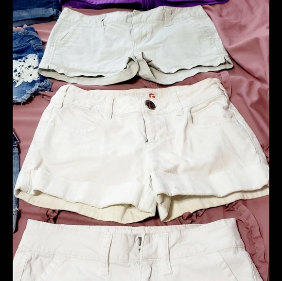 Young Women Short Lot's Size 0/24 - Picture 4 of 5